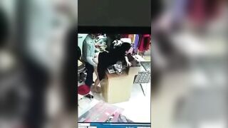 दुकानदार ने चोदी हॉट कस्टमर की चूत