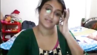 सेक्सी बंगाली भाभी एक्सपोजिंग बस्टी आस और बूब्स पर वीडियो चैट