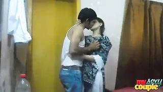 बेडरूम में भाई के साथ सेक्सी भाभी मोना का रोमांस