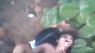 प्रेमी के साथ आउटडोर मल्लू भाभी सेक्स टेप