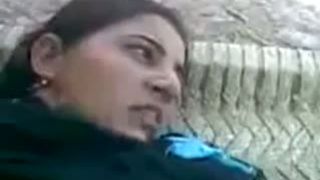 पंजाबी भाभी एक गर्म गृहिणी का आउटडोर सेक्स वीडियो