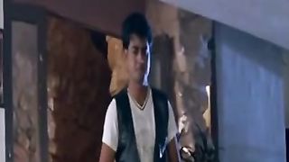 हॉट हाल ही में शादीशुदा जवान लड़की प्रेमियों की स्ट्रिंग बेकार है