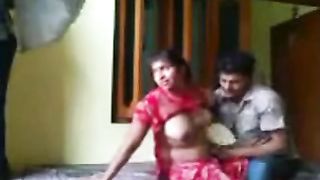 लाल सलवार में सेक्सी पंजाबी भाभी