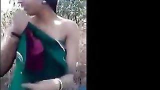 बड़े स्तन चाची उसे नग्न सौंदर्य