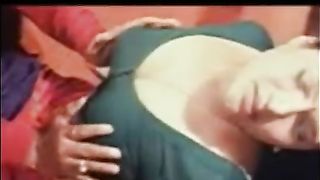 तमिल बड़े स्तन और बिल्ली