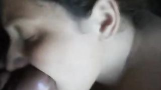 भारतीय चाची चूसने और पीने के सह