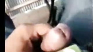 बंगाली लड़की मौखिक देता है एक रेस्तरां में