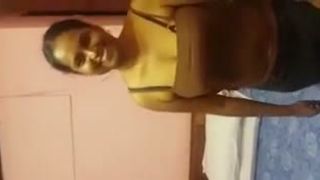 TamilGirl प्रेमी के साथ होटल में