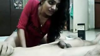 कपड़े के साथ भव्य कॉलेज की लड़कियों