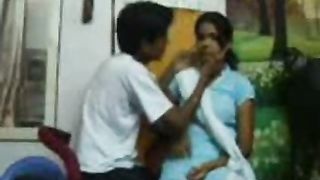 युवा लड़की अपने BF डिक घर पर