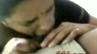टॉपलेस भाभी दे रही है सबसे करने के लिए उसके पड़ोसी