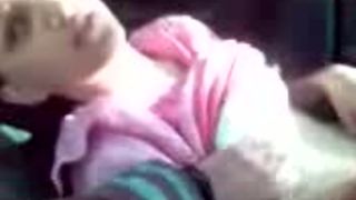 एक गर्म लड़की कार में