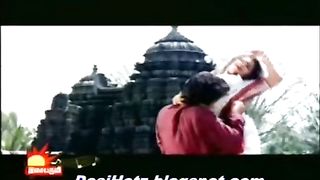 रम्भा स्तन सूँघा